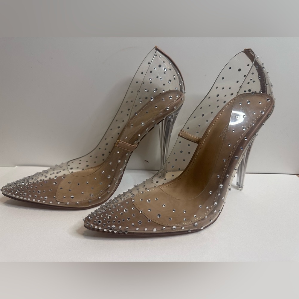 Shoe Dazzle Mika Transparent
Size 9
Never Worn